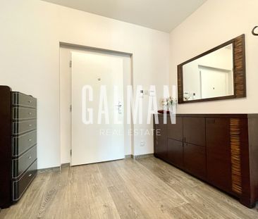 Nadštandardný veľkometrážny 2i byt v centre na nábreží Dunaja, Vajanského nábrežie, 106,60 m2 – Fotografia 1