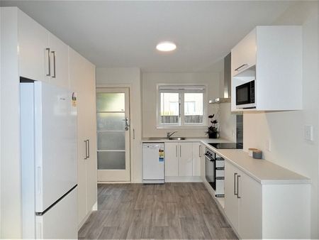 Bright, North-Facing 2-Bedroom Apartment - Photo 3