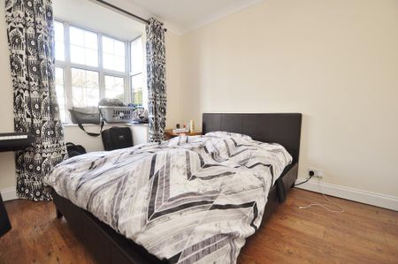 4 bedroom semi-detached house to rent - Photo 4