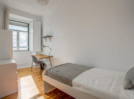 Calçada do Marquês de Abrantes, Lisbon, Lisbon 1200-163 - Photo 4