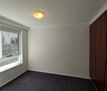 Caulfield North - Photo 3