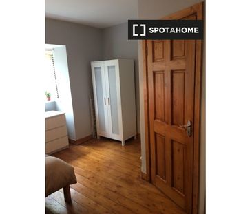 Room for rent in 4-bedroom apartment in Glasnevin, Dublin - Photo 1