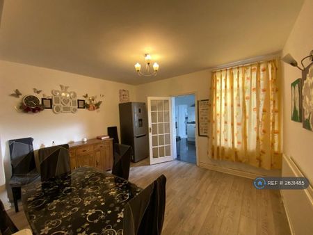 4 bedroom terraced house to rent - Photo 2