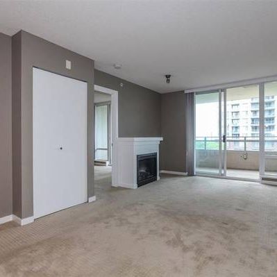 Lougheed mall 1 bdrm+den 1 bath 630 sf face south balcony, 22nd flr - Photo 3