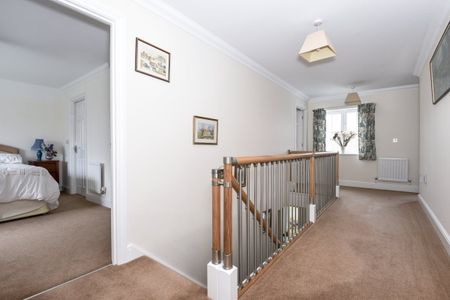 5 bedroom detached house to rent - Photo 2