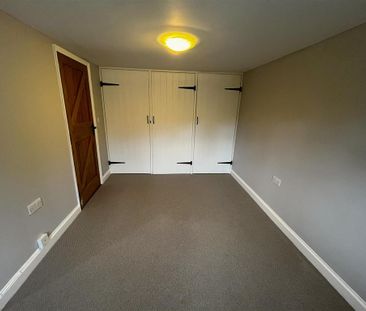 4 bedroom detached house to rent - Photo 4