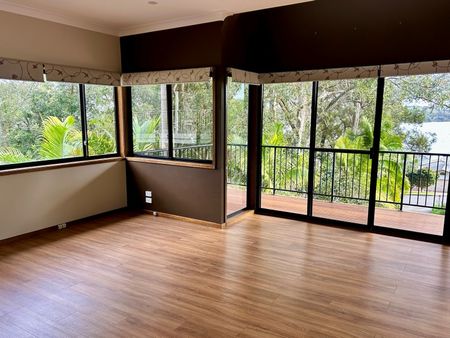 Stunning 4-Bedroom Family Home - Photo 2
