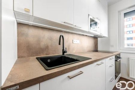 Pronájem nového, slunného bytu 1+kk s balkonem – ranní slunce, Praha 5 - Photo 2