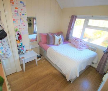 4 bedroom semi-detached house to rent - Photo 5