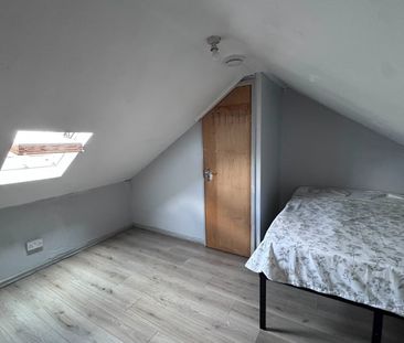 Room in a Shared House, Arragon Road, E6 - Photo 3