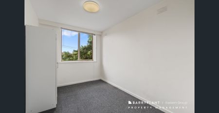Location, Lifestyle & Convenience in the Heart of Box Hill - Photo 2