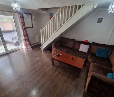 Beech Close - Photo 2