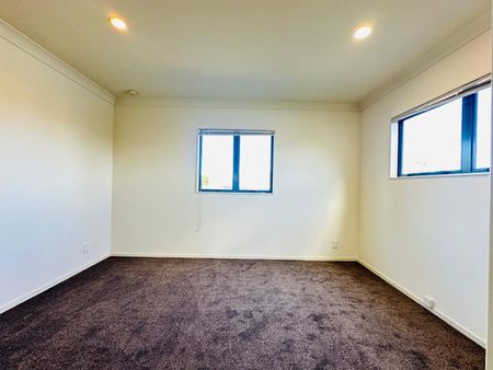 Newly Renovated Family Home in Prime Pakuranga Location” - Photo 2