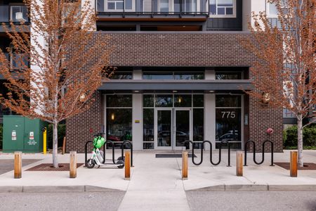 3bed, 3bath Furnished U3 Condo steps from UBCO - Photo 5