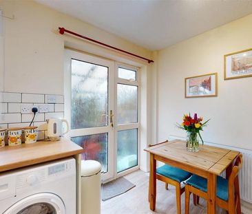 2 bedroom semi-detached house to rent - Photo 6