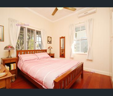 Gorgeous Renovated Queenslander in Convenient Location - Photo 4