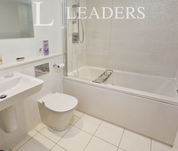 3 bedroom house to rent Lewry Road, Botley, Southampton, SO32 - Photo 1