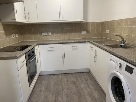 2 bedroom flat to rent - Photo 2
