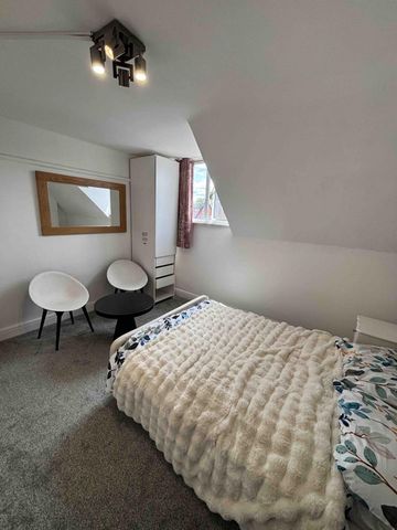 Modern Spacious One Bed Flat to Let in HA5 £1500PCM - Photo 2
