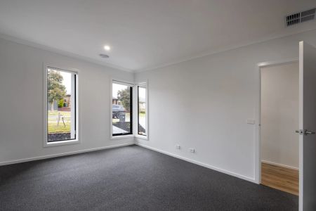 Newly built, 4 bedroom, family home in the up and coming Huntly area. - Photo 3