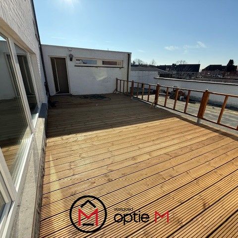 Gerenoveerd ruim appartement met terras en 2 slpks - Photo 1