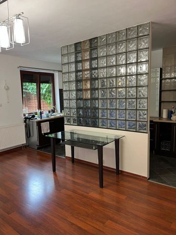 Trzy pokojowe ,z ogródkiem ,2 miejsca parkingowe 70 m² - Фото 2