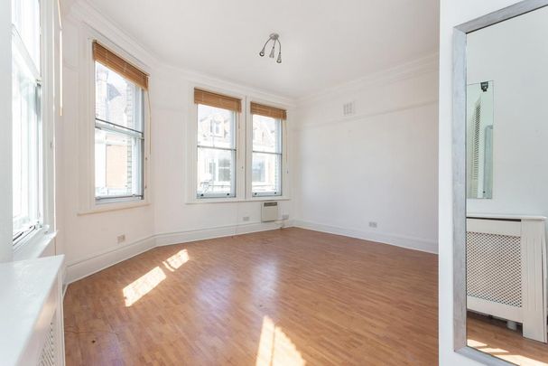 Studio to rent - Photo 1