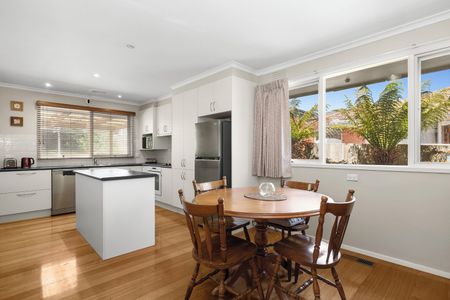 Immaculate Home in Sought After Pocket of Ashwood - Photo 4
