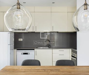 1-bedroom apartment with sea views for rent in El Born - Photo 5