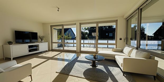 Hochwertig, zeitlos und stimmig!4-Zi. Wohnung mit Einbauküche & Sonnenterrasse. - Photo 1