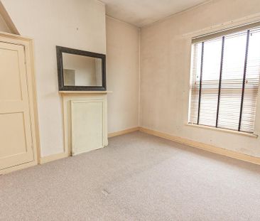 4 bedroom end of terrace house to rent - Photo 4