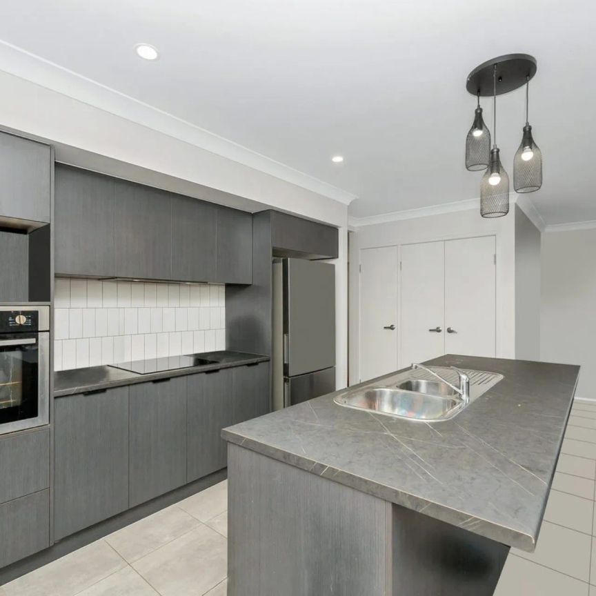 Just Like New - Photo 1