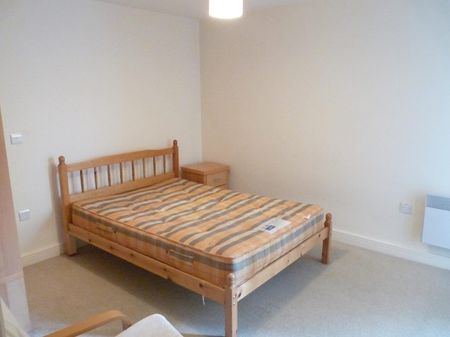 1 Bed Flat - Photo 2