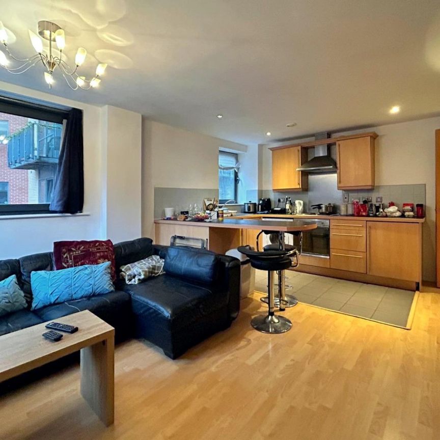 2 bedroom Flat To Let - Photo 1