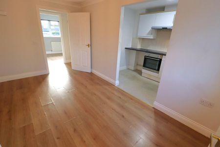 2 bedroom maisonette to rent - Photo 5