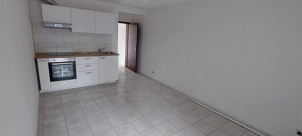 Schöne, komplett renovierte 1-Schlafzimmer-Wohnung in Lichtenbusch - Photo 1