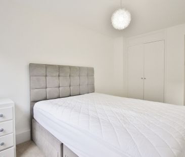 Lily Close, St Paul's Court, Hammersmith, London, W14 - Photo 5