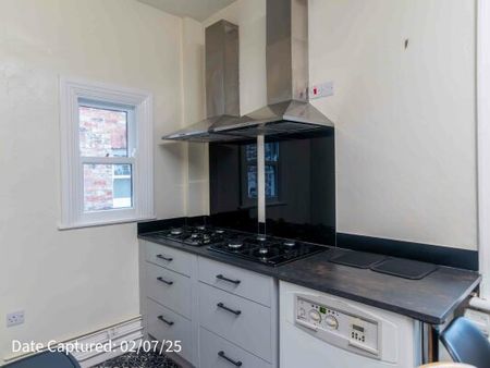 Room 10, 38 Heslington Road - Photo 4