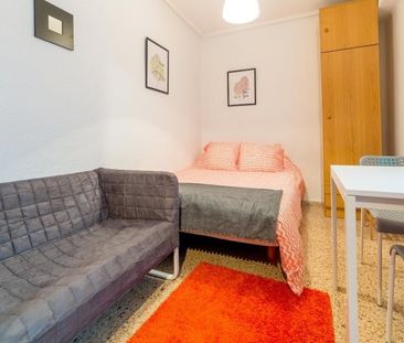 Carrer del Poeta Mas i Ros, Valencia, Valencian Community 46022 - Photo 3