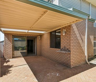 Available Now! Spacious 3 Bedroom Home in a Prime Stirling Location! - Photo 4