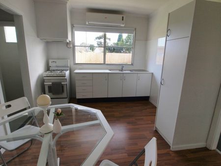 Three bedroom home - Photo 5