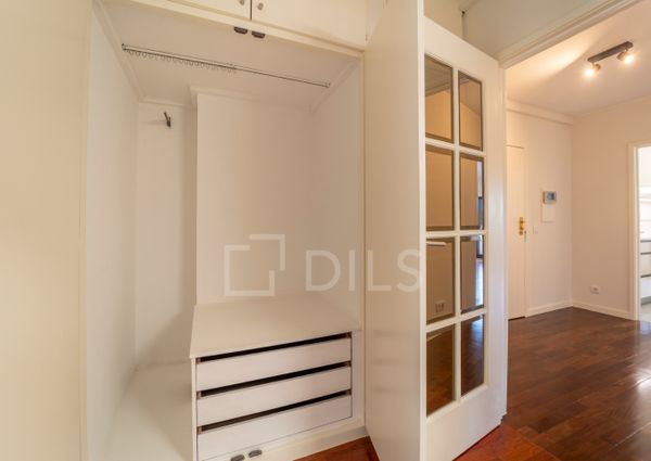 Apartamento T2 renovado para arrendar na Rua São João Bosco