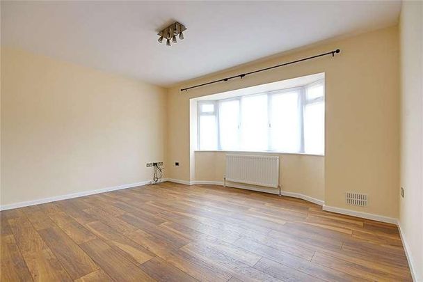 Severn Drive, Enfield, EN1 - Photo 1