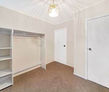 Beautifully renovated 3-bedroom family home. - Photo 5