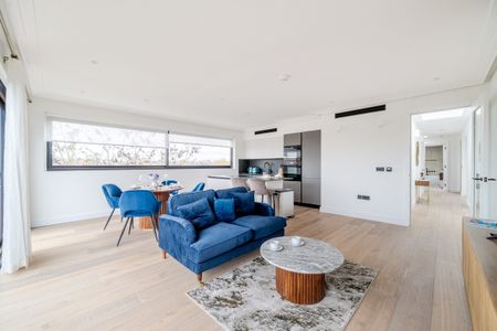 3 bedroom penthouse to rent - Photo 2