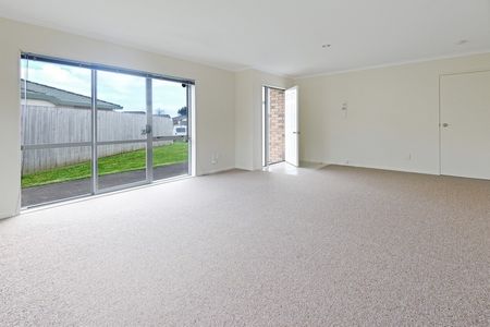 17, Liddesdale Place, Papakura - Photo 4