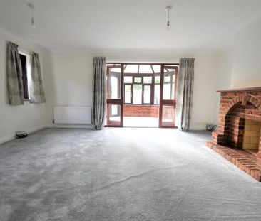 3 bedroom semi-detached bungalow to rent - Photo 1