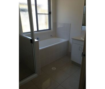 4 Bedroom Lowset Brick Home in Bucasia - Photo 5