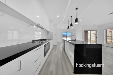 Beautiful family home in heart of Wallan - Photo 2