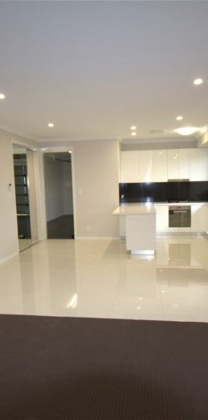 Modern 3 Bed + Study Townhouse For Rent - Photo 1